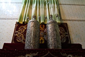 vessels that hold the tora